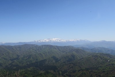白山の手前の稜線　左の方が白木山