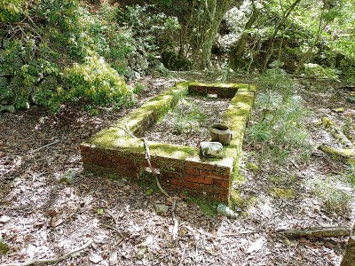 2024-05-18_09-13-57.jpg (319.54 KiB) 閲覧された回数 7463 回 煉瓦で作られた窯跡