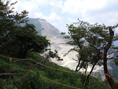 2024-08-03_13-34-13~2.jpg (215.2 KiB) 閲覧された回数 10134 回 藤原鉱山の工事エリアが登山道直下まで