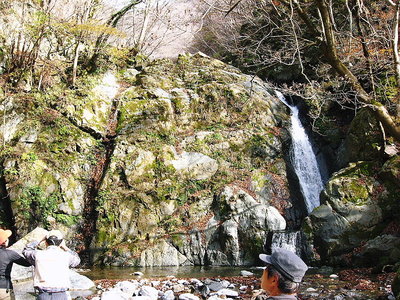 ●　三筋の滝は簡単に上がれたんだよなあ?、いつの話や