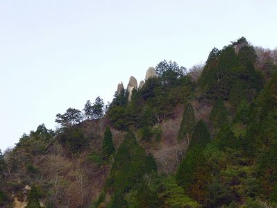 三体仏岩を拝観する