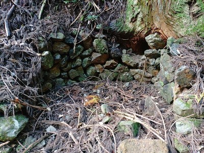 2024-11-04_09-36-10~2.jpg (254.38 KiB) 閲覧された回数 3338 回 コの字にきれいに積まれた石垣