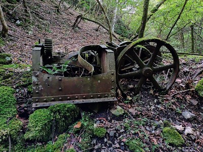 2024-10-11_09-25-36~2.jpg (269.66 KiB) 閲覧された回数 5918 回 大きなウインチが2台有りました