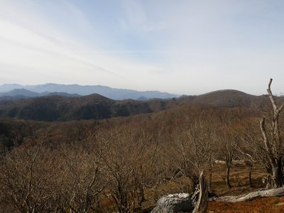 奥峰から。右は明神岳。