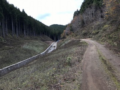 IMG_9470.jpg (666.85 KiB) 閲覧された回数 4064 回 高室林道の水路