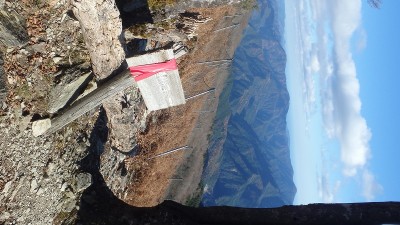 PC040430.jpg (167.54 KiB) 閲覧された回数 5601 回 林道への下降点