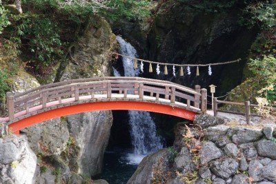 IMGP3305.JPG (188.82 KiB) 閲覧された回数 3216 回 橋の奥に東の滝