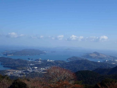 神島から渥美半島を望む