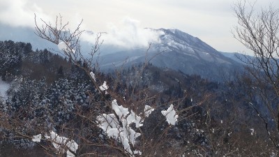 P1050541.jpg (149.71 KiB) 閲覧された回数 6695 回 釣瓶岳と重なる武奈ヶ岳