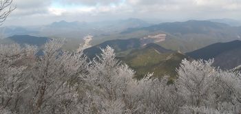 倶留尊山を望むs.jpg
