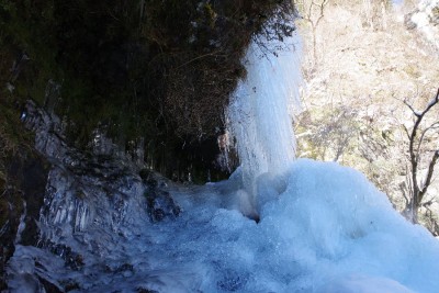 IMGP0323.JPG (156.36 KiB) 閲覧された回数 2807 回 裏見の滝