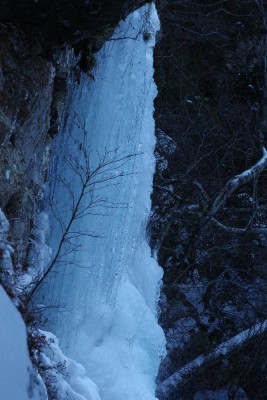 IMGP0375.JPG (146.63 KiB) 閲覧された回数 2802 回 琵琶の滝の落口(真横から)