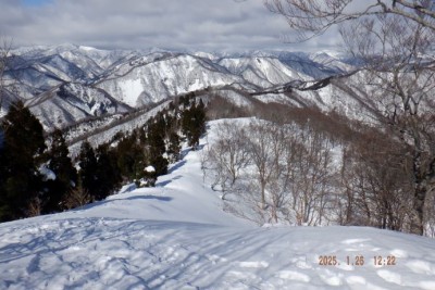 湧谷からの尾根