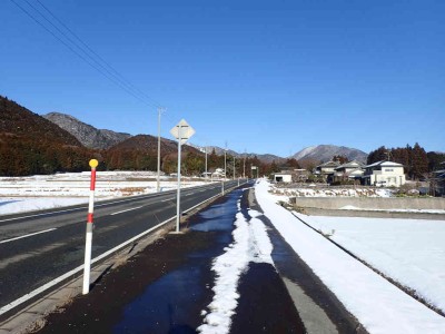 P2250005.jpg (59.92 KiB) 閲覧された回数 2484 回 国道脇を歩く