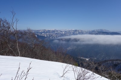 山頂より　福井の山々と敦賀湾