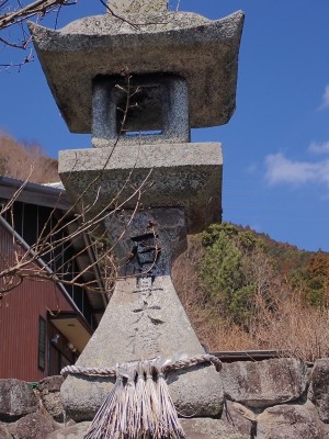 石尊大権現の灯篭