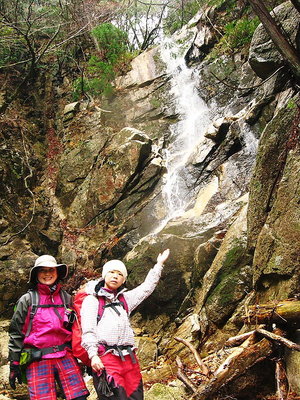● コレが三口大滝でえ～す、オフ会に呼ぼうかな（＾＾）各人美女をエスコートしてきてのはナシだよ