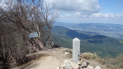 P5080051.jpg (167.56 KiB) 閲覧された回数 2615 回 山頂広場