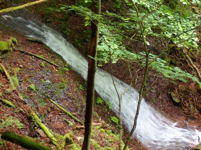 P6120115.jpg (145.44 KiB) 閲覧された回数 2925 回 上の大滝下のナメ斜滝