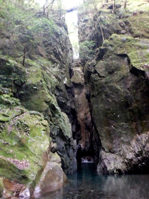 宮の谷犬飛びゴルジュ