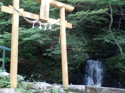 キワラ滝と不動明王