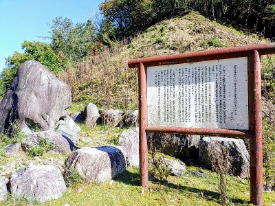 2025-10-23_13-23-22~2.jpg (266.73 KiB) 閲覧された回数 1719 回 本居宣長が詠んだ歌の石碑