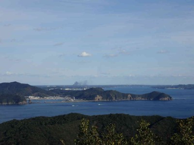 PC100043.jpg (38.68 KiB) 閲覧された回数 1068 回 宿浦からその向こうに浜島(火事だったらしい)