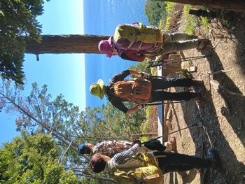 遊歩道から海を見る