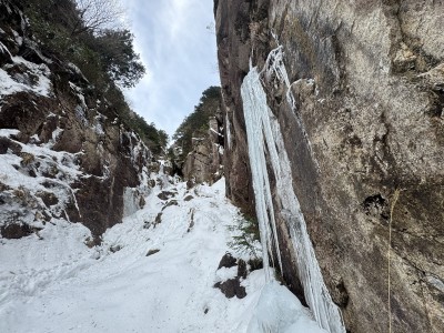 tmp_imgresize (2).jpg (249.65 KiB) 閲覧された回数 463 回 P5の氷柱がだいぶ育っていました