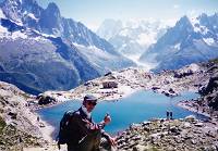 ラック・ブランを背景に