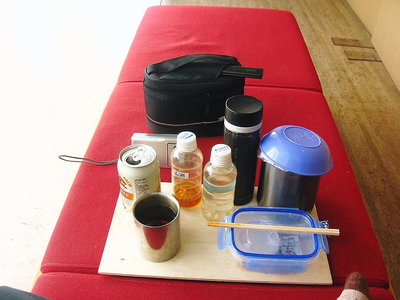 ● ＶＩＰ赤絨毯のお昼場だよ。１１時までにがお奨めだワン