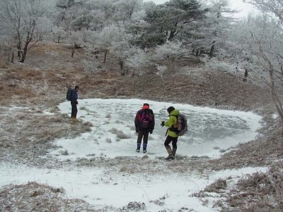 凍った赤ゾレ池
