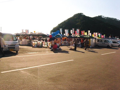 ● 未だ早いのかお客は少ないよ