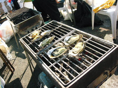 ● でかい天然岩牡蠣、コレが旨いのおいしいのってサ