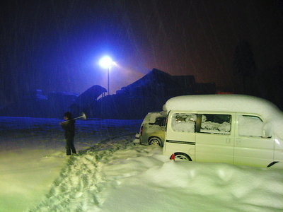 雪はボンボン.JPG (104.79 KiB) 閲覧された回数 15987 回 ● ついたときは雪はボンボン降り積もるのさ