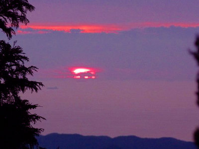 日の出.jpg (92.65 KiB) 閲覧された回数 8445 回 水平線から出た、これが本当の初日の出かな