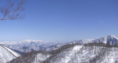 パノラマ 4_2_1.JPG (141.84 KiB) 閲覧された回数 16213 回 能郷白山と蕎麦粒山