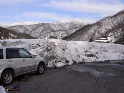 s-R0014571.jpg (348.53 KiB) 閲覧された回数 6780 回 広野ダム上の雪壁