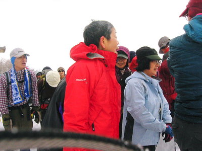 ● 国歌斉唱～♪ 年の初めのためしとて、終わりなき世のめでたさお