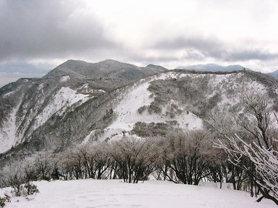 ● 見慣れた景色も、化粧次第で美しくなる。雪は好いなあ