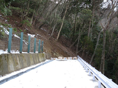 IMG_4710.jpg (312.15 KiB) 閲覧された回数 7399 回 林道終点