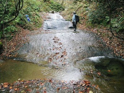 IMGP0074_sh01.JPG (147.54 KiB) 閲覧された回数 6226 回 よろぐろ谷のナメ