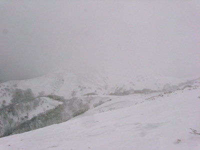 ● 山頂は寒チューだ