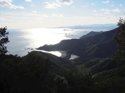 座佐ノ高手前から見る芦浜。