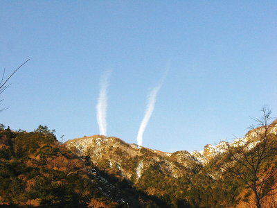 のろし.JPG (154.88 KiB) 閲覧された回数 5169 回 ● ノロシが上がってる、はよこいよってネ