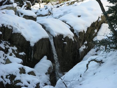 西尾本にある滝