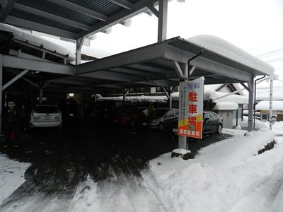 堀哲旅館の駐車場