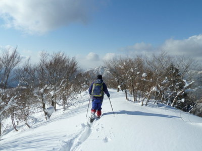 西尾根へ