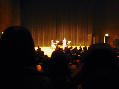 ● アルトサックスの演奏、ココは女の子ばかりですね。