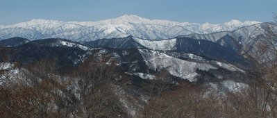別山と奥三方が飛車角のように白山の両脇を固めてます。